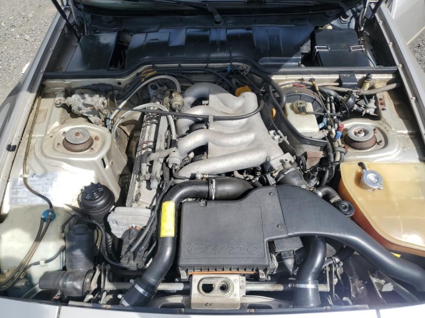 Salvage 1986 Porsche 944 Turbo