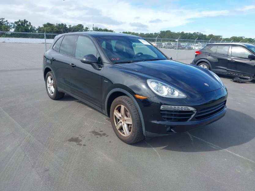 Salvage 2013 Porsche Cayenne Diesel