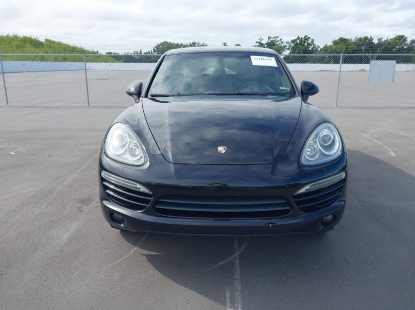Salvage 2013 Porsche Cayenne Diesel