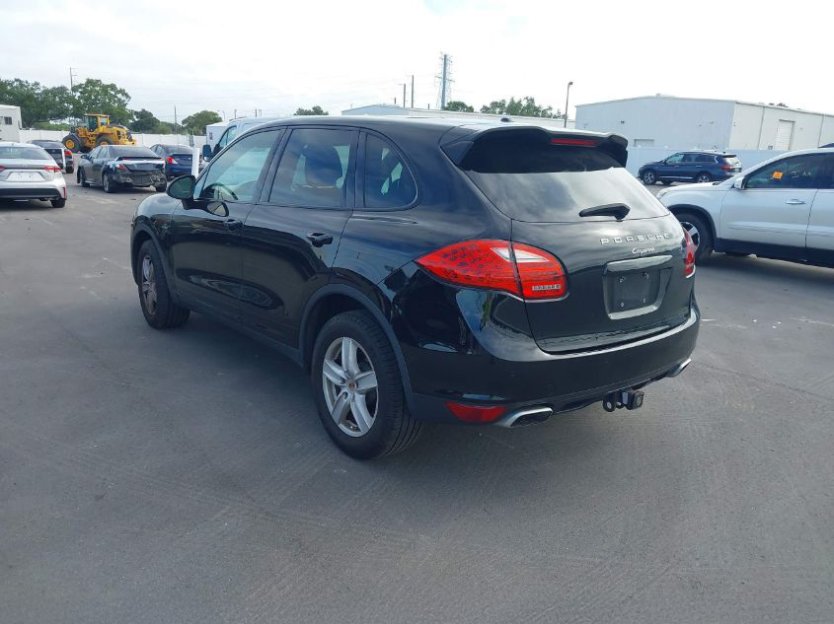 Salvage 2013 Porsche Cayenne Diesel