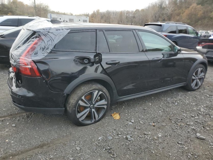 Salvage 2025 Volvo V60 Cross Country Plus