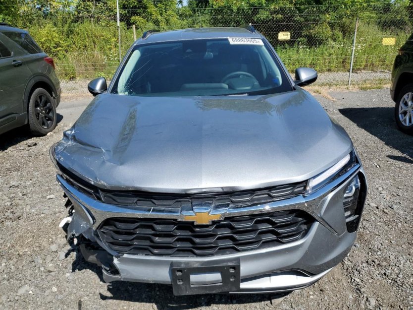 Salvage 2025 Chevrolet Trax 