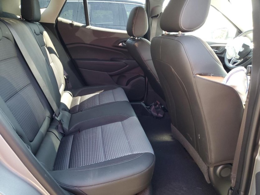 Salvage 2025 Chevrolet Trax 