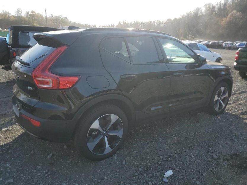 Salvage 2025 Volvo Xc40 