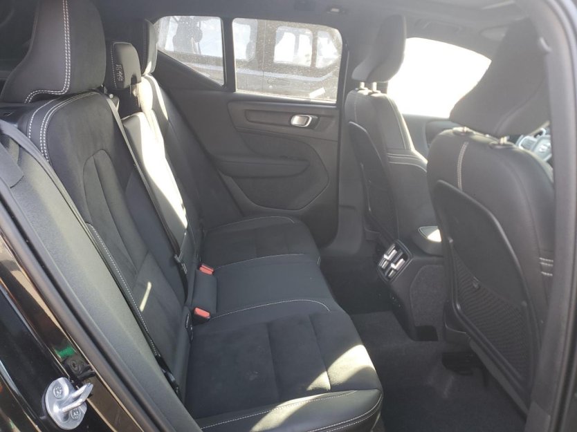 Salvage 2025 Volvo Xc40 