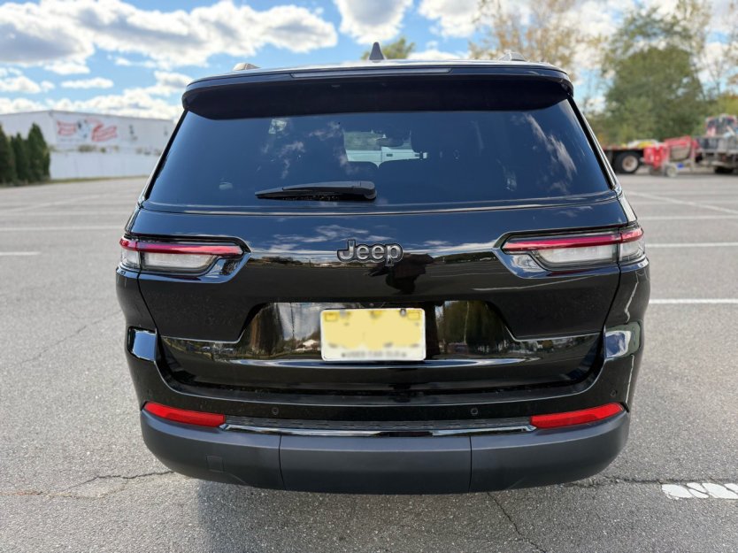 Salvage 2023 Jeep Grand Cherokee L Laredo