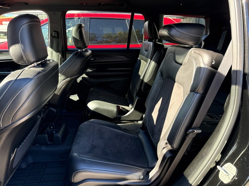 Salvage 2023 Jeep Grand Cherokee L Laredo