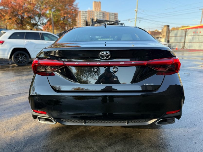 Salvage 2019 Toyota Avalon Xle