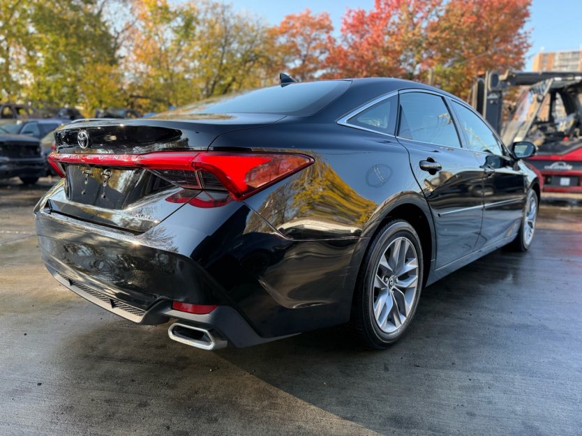 Salvage 2019 Toyota Avalon Xle