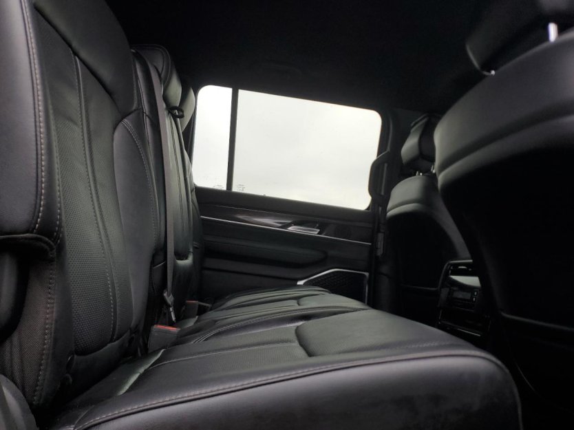 Salvage 2022 Jeep Wagoneer Series Iii