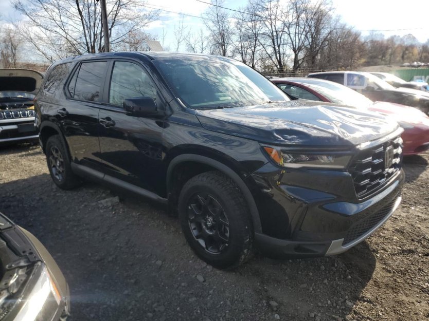 Salvage 2025 Honda Pilot Trailsport