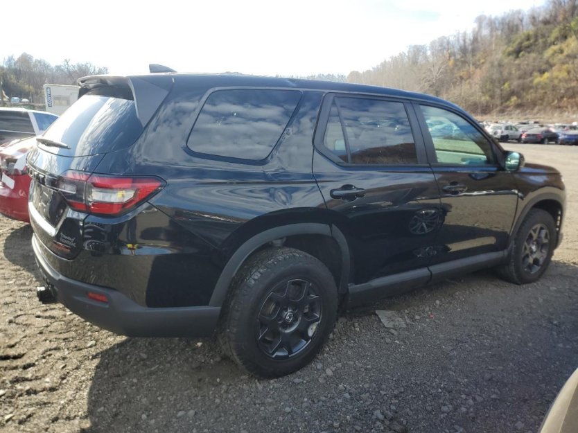 Salvage 2025 Honda Pilot Trailsport