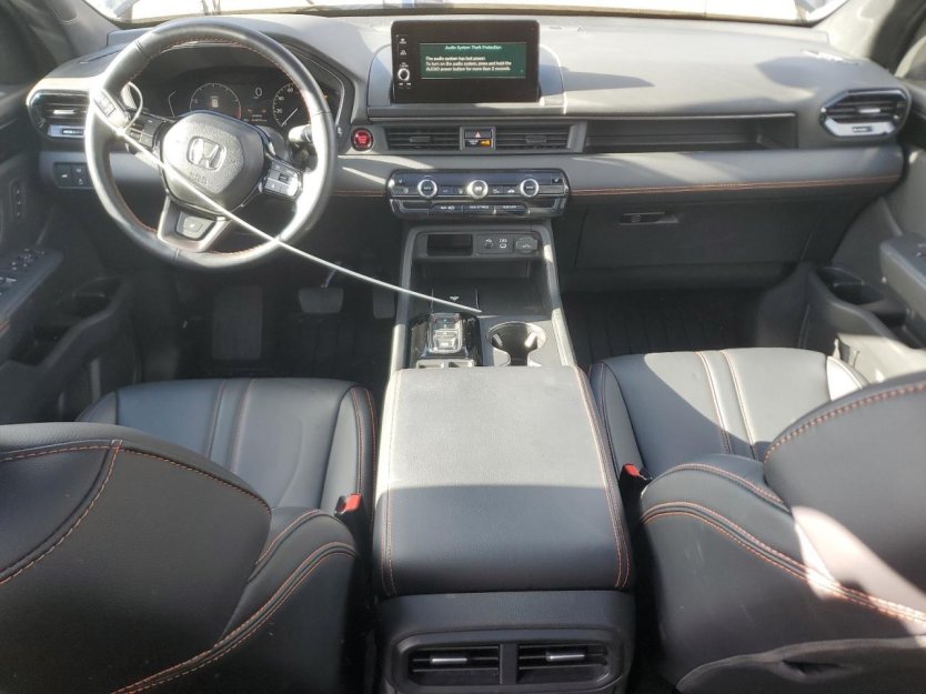 Salvage 2025 Honda Pilot Trailsport