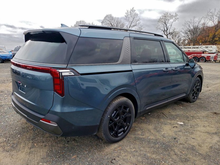 Salvage 2025 Kia Carnival Sx