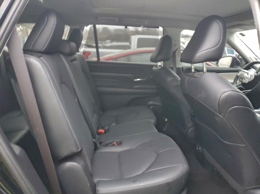 Salvage 2024 Toyota Grand Highlander Xle