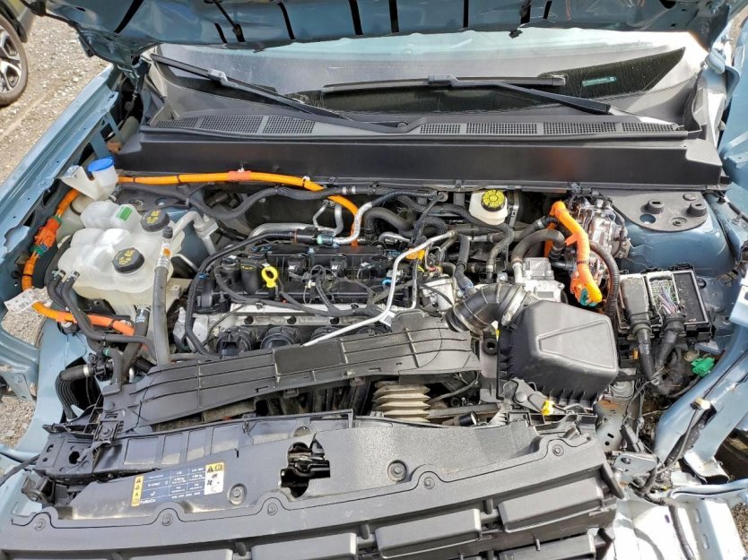 Salvage 2023 Ford Maverick Xl