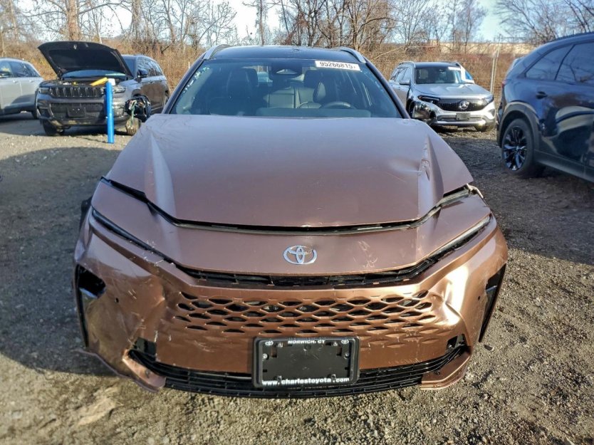 Salvage 2025 Toyota Crown Signia Xle