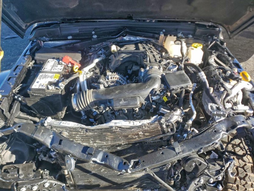 Salvage 2025 Jeep Gladiator 