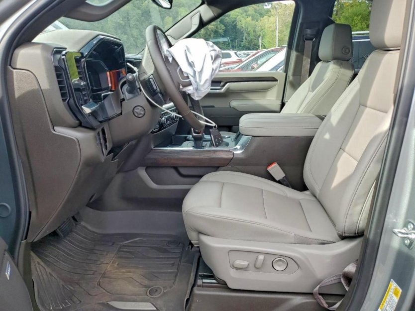 Salvage 2025 Gmc Sierra 