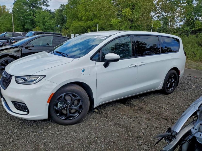 Salvage 2023 Chrysler Pacifica Hybrid Touring L