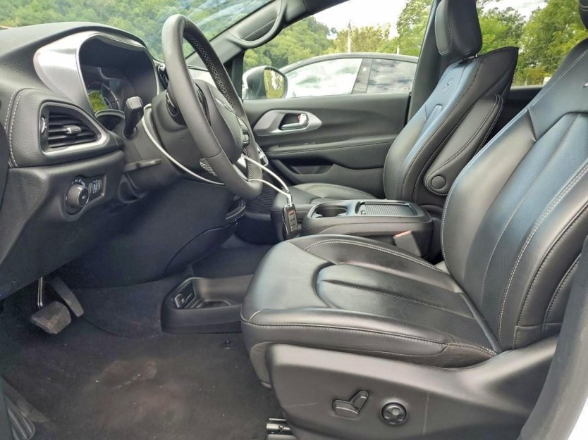 Salvage 2023 Chrysler Pacifica Hybrid Touring L
