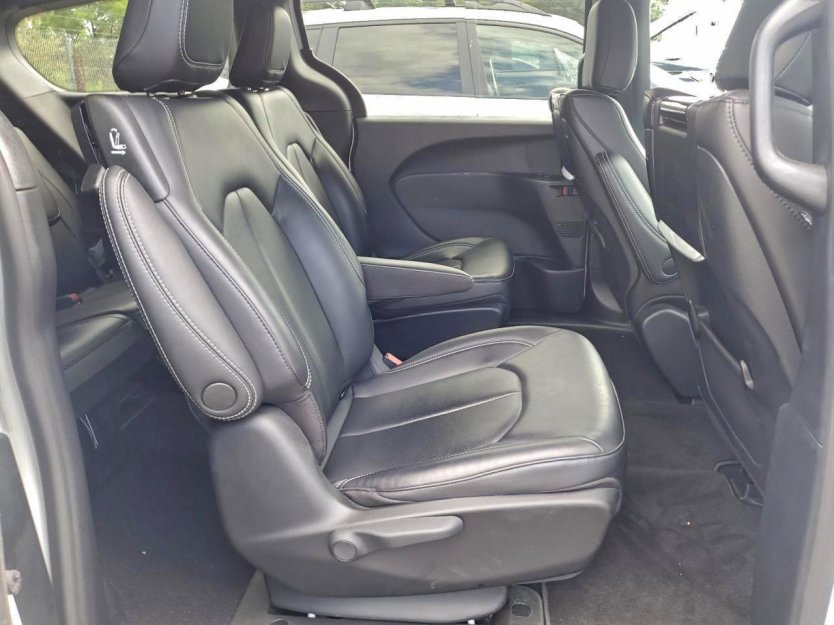 Salvage 2023 Chrysler Pacifica Hybrid Touring L
