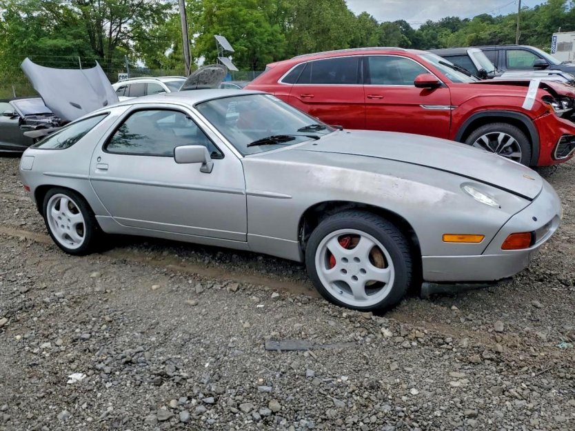 Salvage 1988 Porsche 928 S-4
