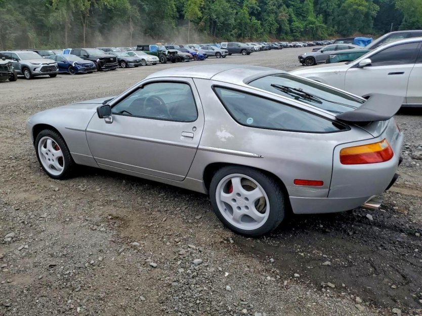 Salvage 1988 Porsche 928 S-4