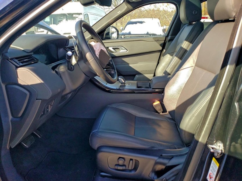 Salvage 2025 Land Rover Velar Dynamic Se