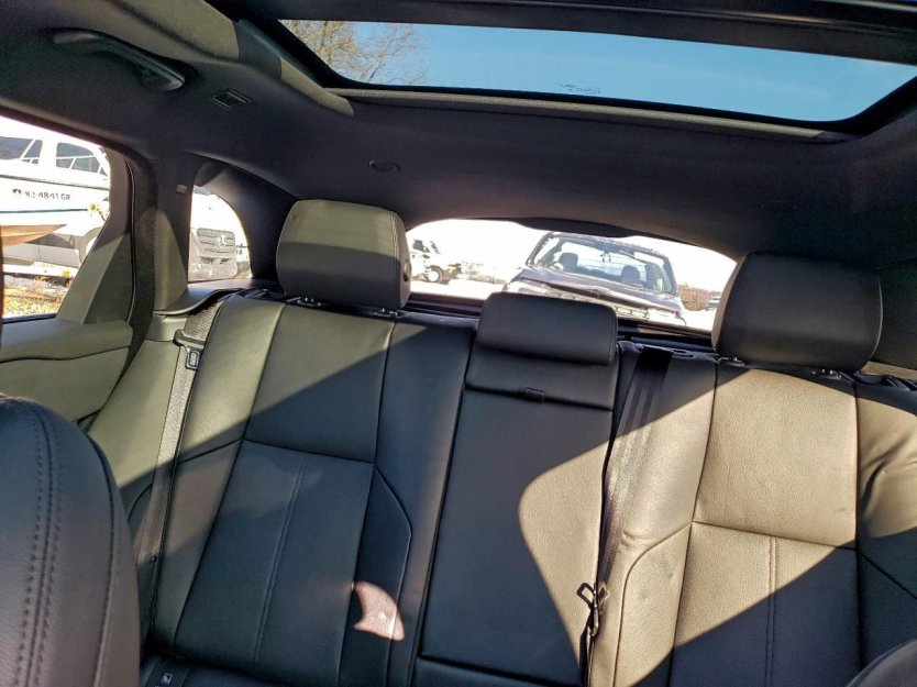 Salvage 2025 Land Rover Velar Dynamic Se