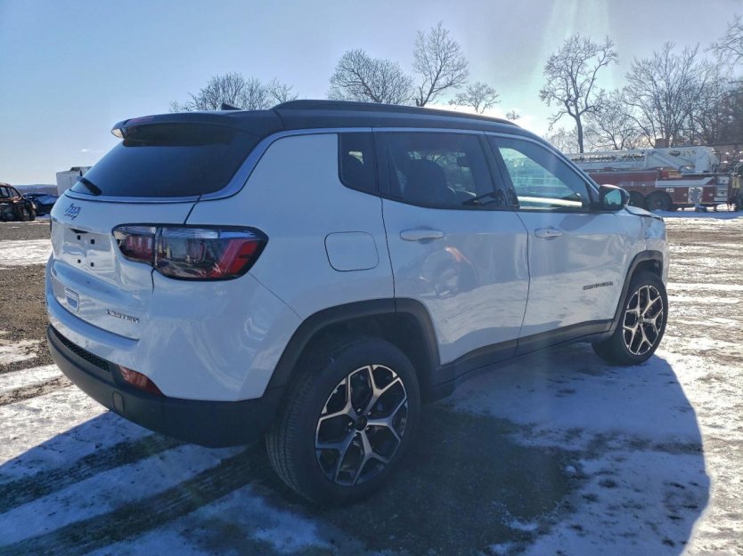 Salvage 2025 Jeep Compass Limited