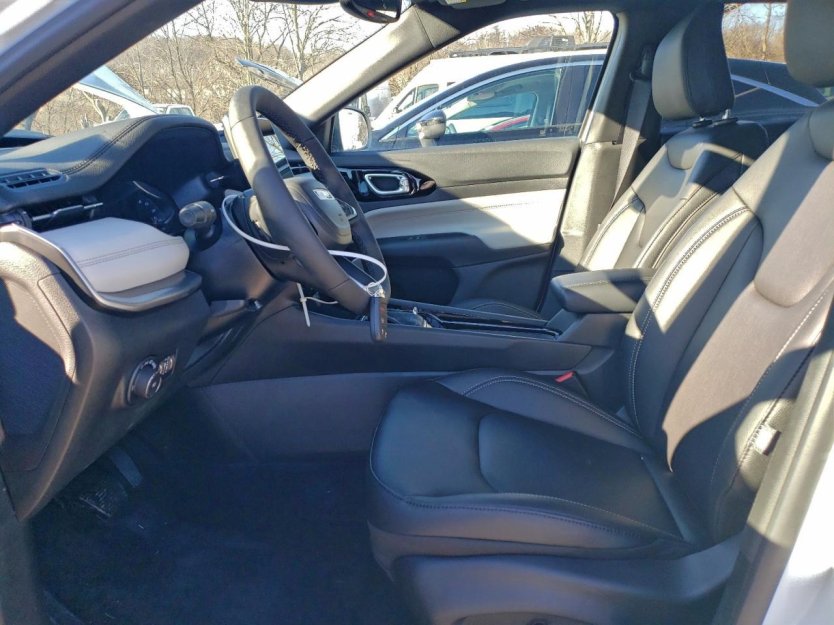 Salvage 2025 Jeep Compass Limited