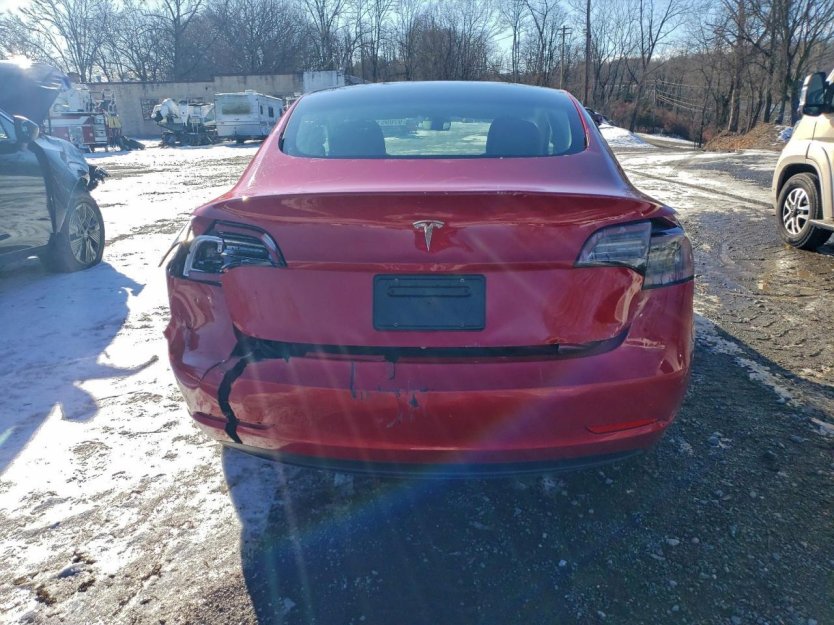 Salvage 2023 Tesla Model 3 