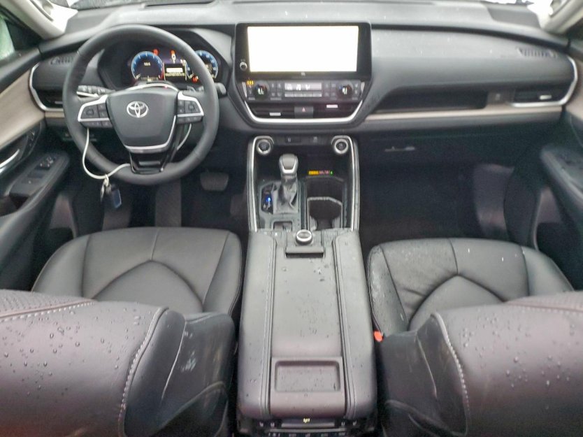 Salvage 2025 Toyota Grand Highlander Platinum