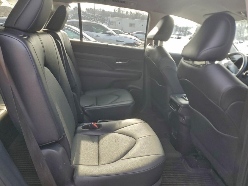 Salvage 2024 Toyota Grand Highlander Xle