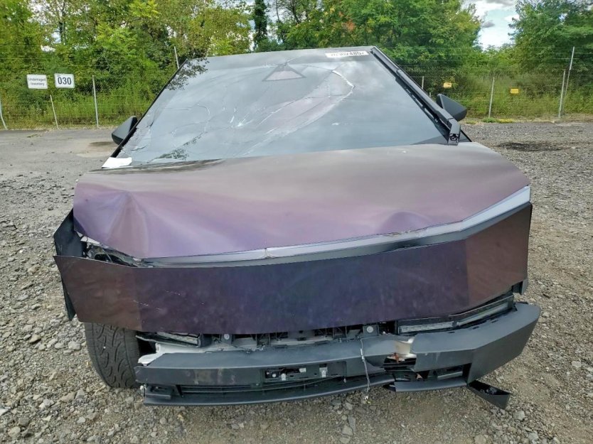 Salvage 2024 Tesla Cybertruck 
