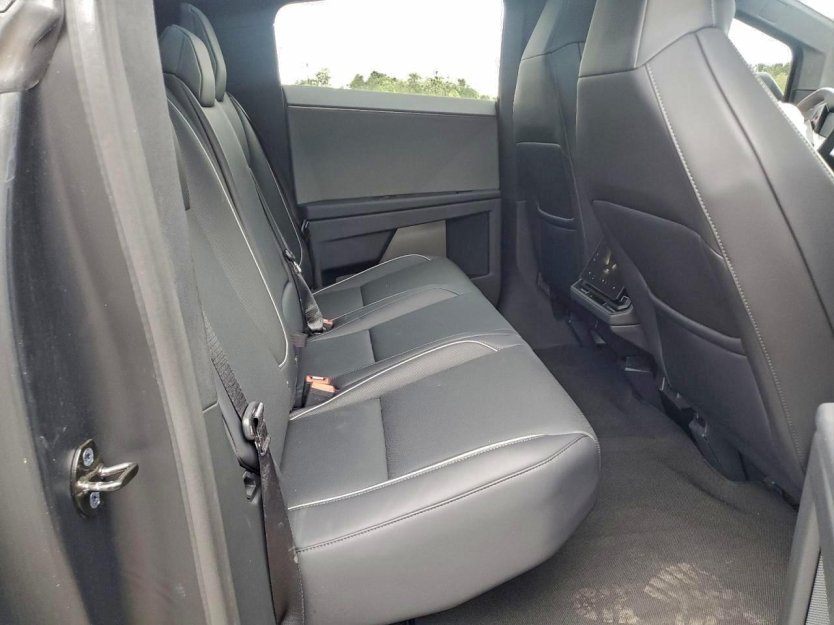 Salvage 2024 Tesla Cybertruck 