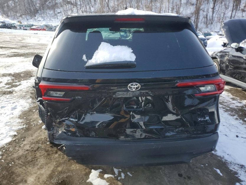 Salvage 2025 Toyota Grand Highlander Xle