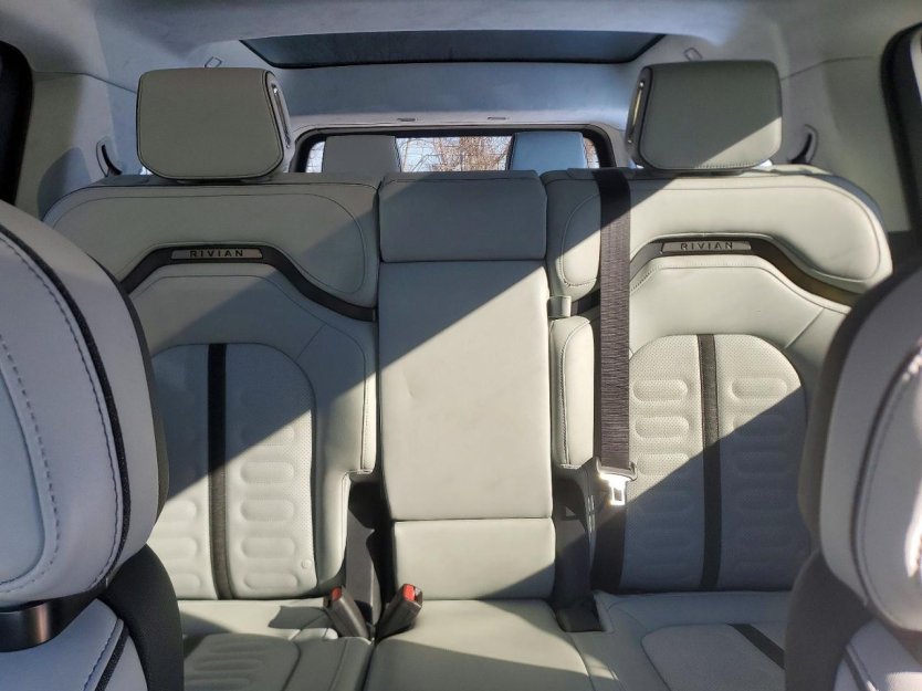 Salvage 2024 Rivian R1s Adventure