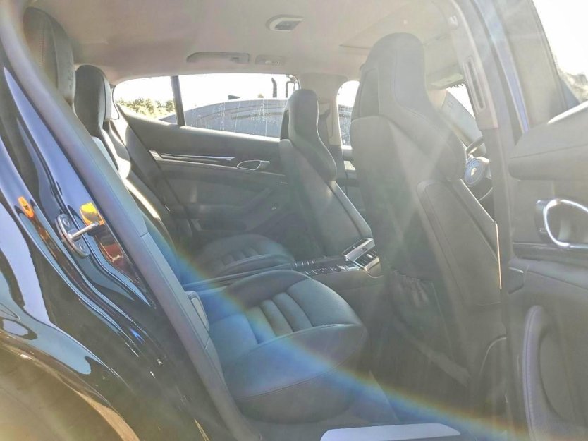 Salvage 2016 Porsche Panamera 