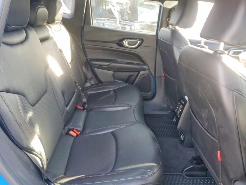 Salvage 2025 Jeep Compass Trailhawk