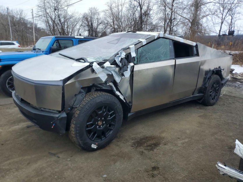 Salvage 2025 Tesla Cybertruck 