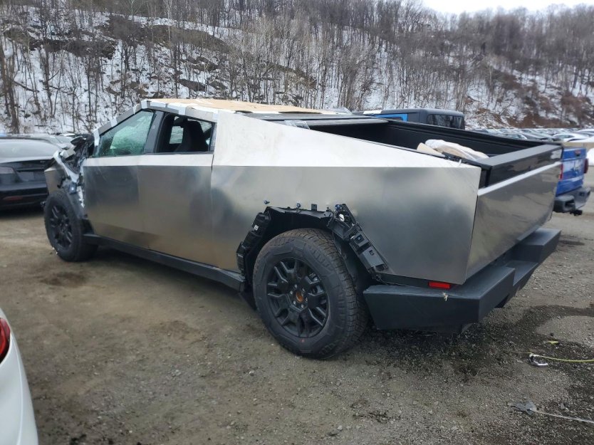 Salvage 2025 Tesla Cybertruck 