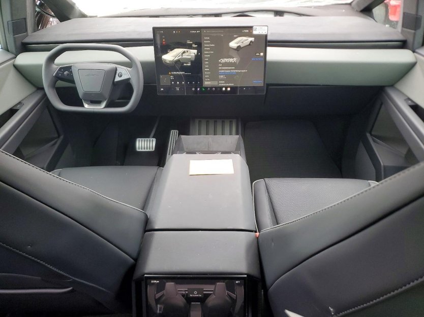 Salvage 2025 Tesla Cybertruck 