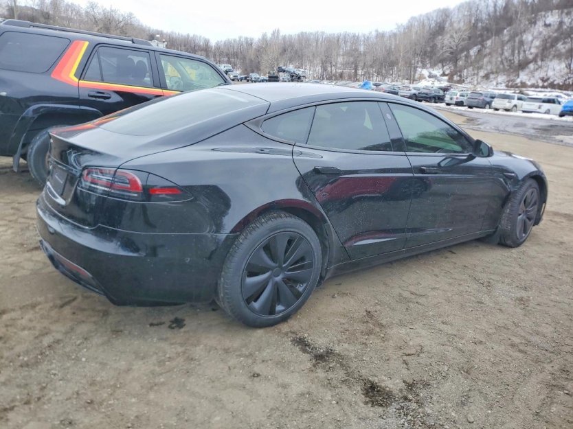Salvage 2022 Tesla Model S 