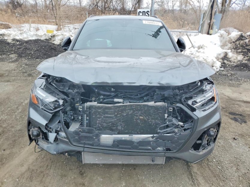 Salvage 2025 Audi Sq5 