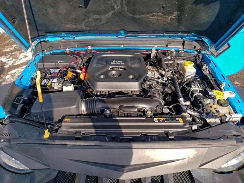 Salvage 2021 Jeep Wrangler 