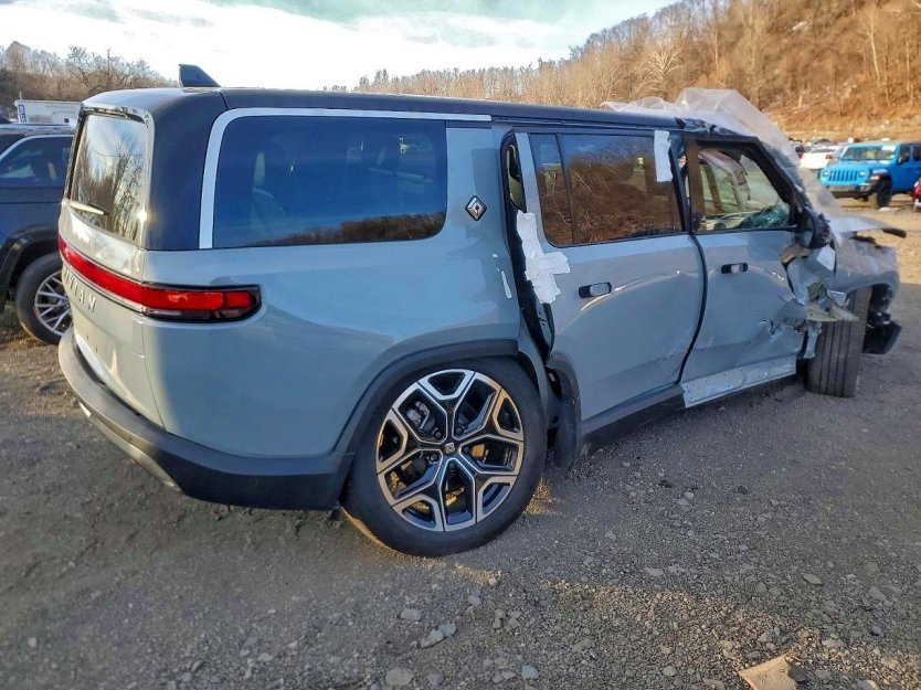 Salvage 2025 Rivian R1s Adventure