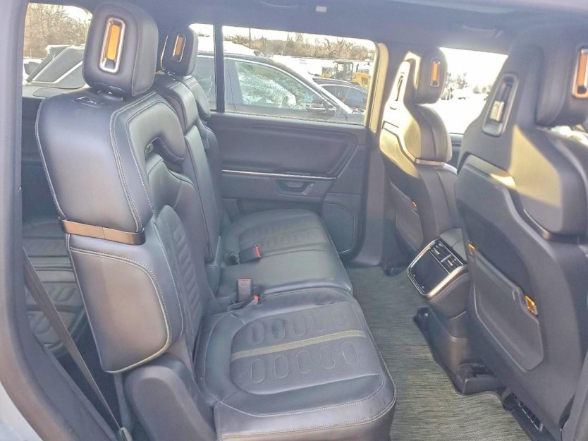 Salvage 2025 Rivian R1s Adventure