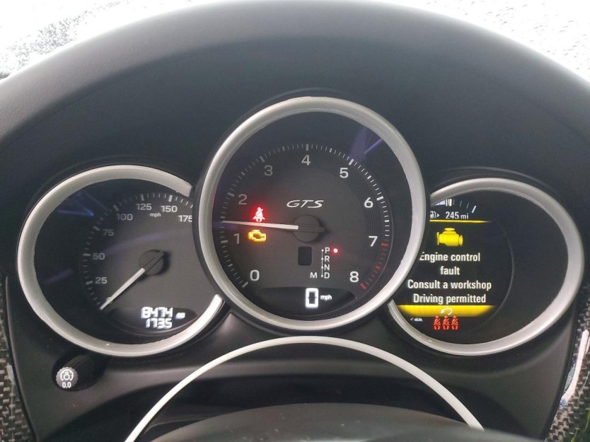 Salvage 2025 Porsche Macan Gts